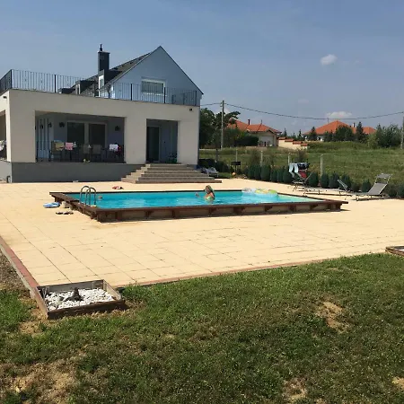 וילה Balatonview - Myriam